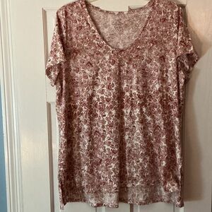 J Jill Pure Jill Side Slit Elliptical Tee in a Lovely Rust and White Floral